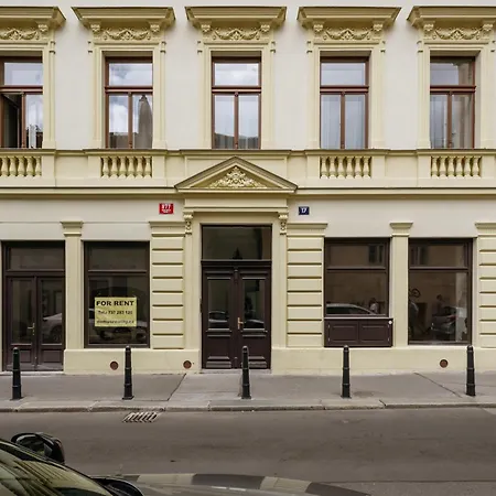 Days - Fully Equipped Near Wenceslas Square Апартаменты