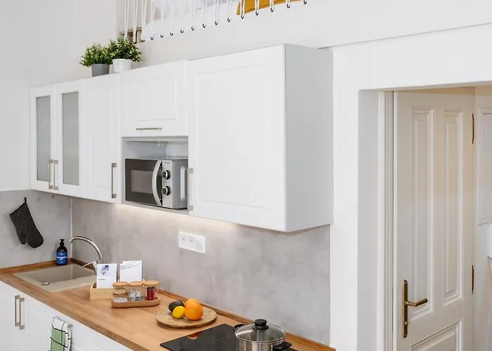 Days - Fully Equipped Near Wenceslas Square 아파트 *